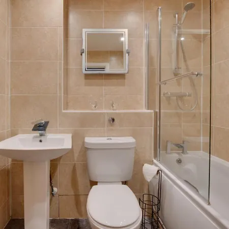 3 Bed In Oc-s100 Scarborough